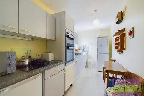 1 bedroom retirement property for sale, Holmesdale Gardens, Hastings