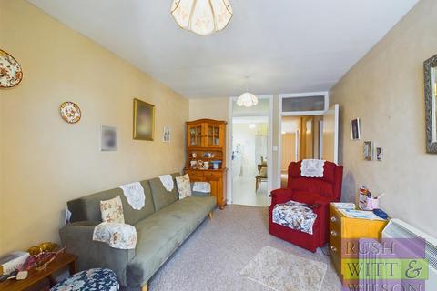 1 bedroom retirement property for sale, Holmesdale Gardens, Hastings