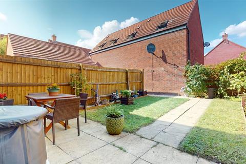 4 bedroom terraced house for sale, Heston Walk, Oxley Park, Milton Keynes