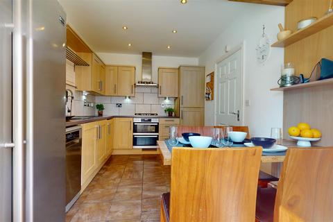 4 bedroom terraced house for sale, Heston Walk, Oxley Park, Milton Keynes