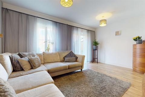 4 bedroom terraced house for sale, Heston Walk, Oxley Park, Milton Keynes