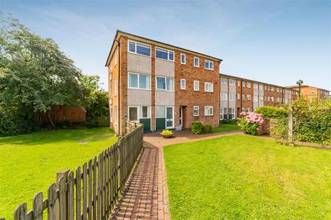 2 bedroom maisonette for sale, Chiltern Court, Windsor