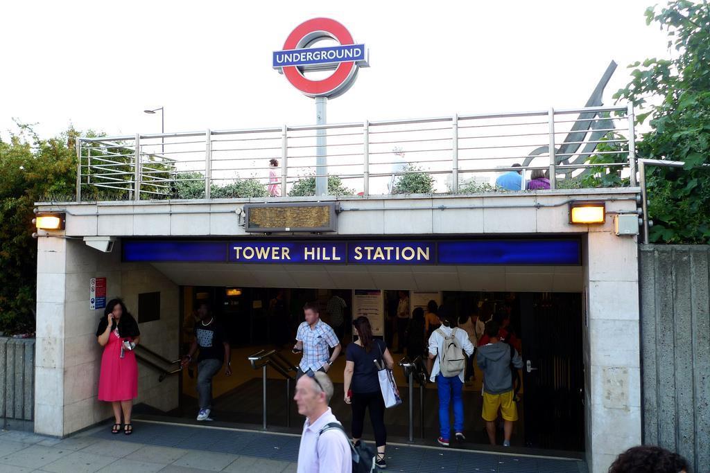 Tower hill station