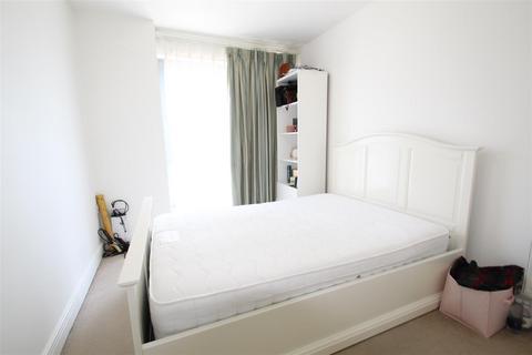 3 bedroom flat to rent, Wilson Tower, London E1