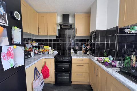 2 bedroom flat for sale, Lake Drive, Peacehaven