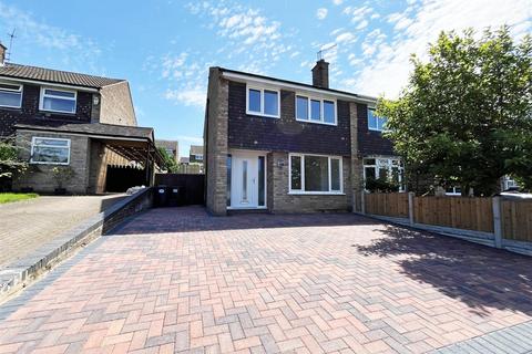 3 bedroom semi-detached house to rent, Newton Close, Nottingham NG5