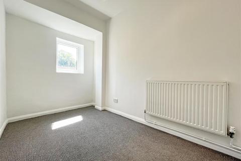 2 bedroom flat to rent, Barrack Lane, Nottingham NG7