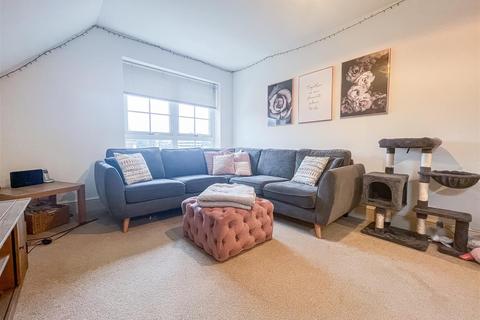 2 bedroom flat to rent, Marhill Road, Nottingham NG4