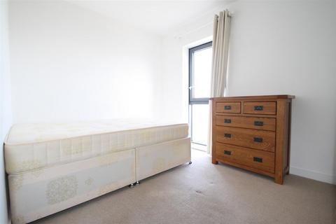 3 bedroom flat to rent, Yeoman Court, Tweed Walk, London E14