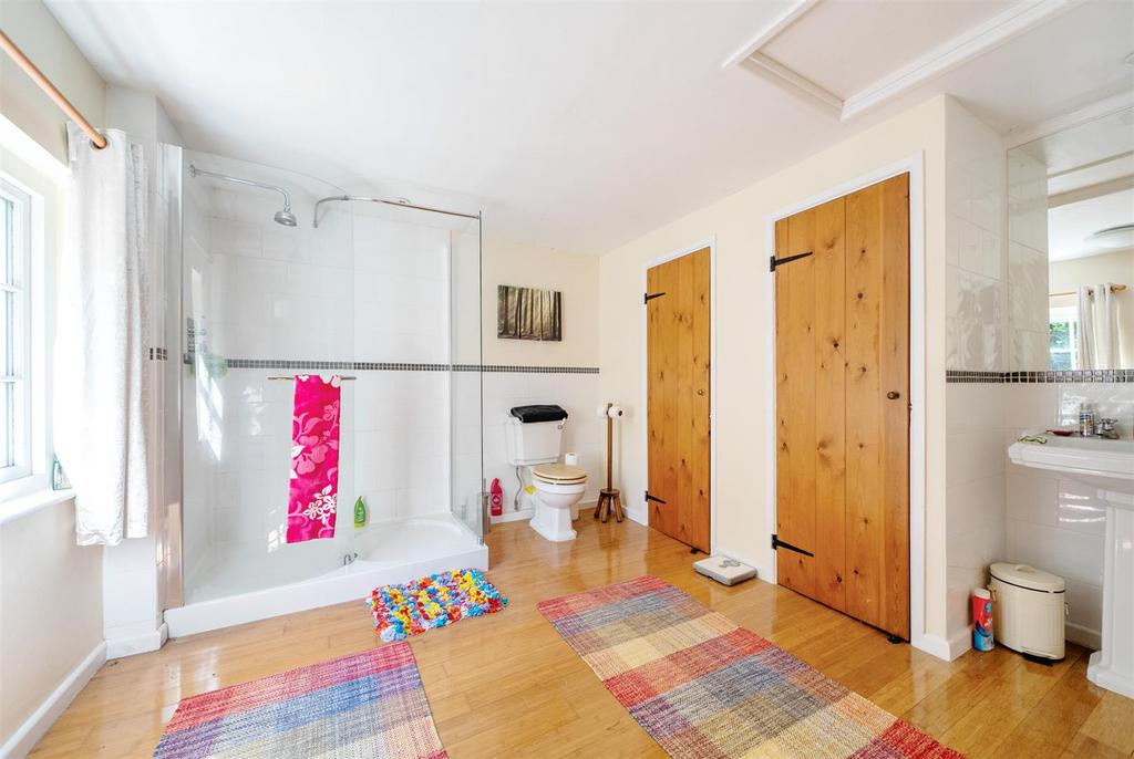 En-suite to Bedroom 2