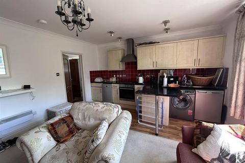 2 bedroom flat to rent, Wood Street, Swanley BR8
