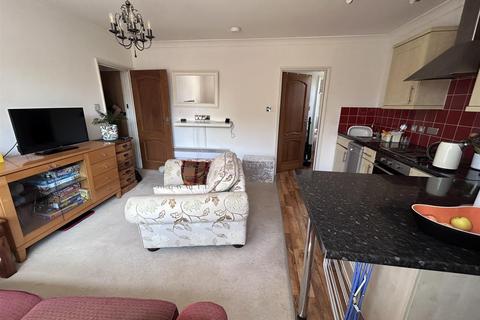 2 bedroom flat to rent, Wood Street, Swanley BR8