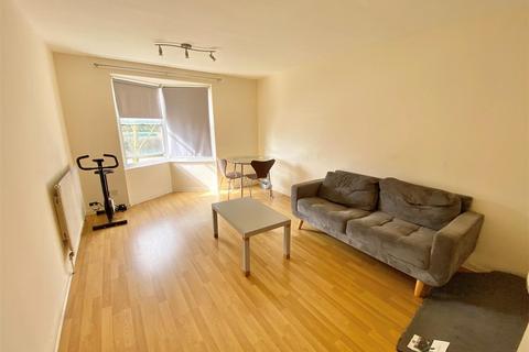 1 bedroom apartment to rent, Woods Avenue, Herts AL10