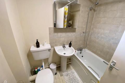 1 bedroom apartment to rent, Woods Avenue, Herts AL10