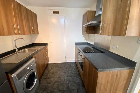 2 bedroom apartment to rent, Chantry Court, Hatfield AL10