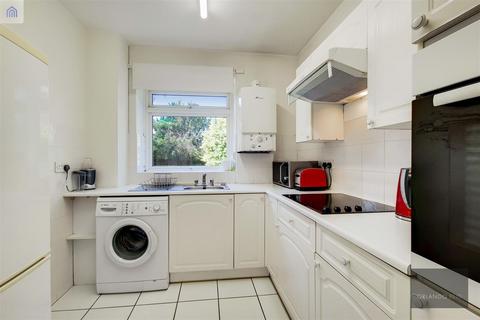 2 bedroom apartment to rent, Nightingale Lane, Clapham South