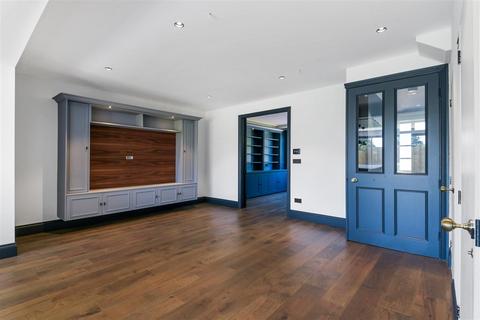 30 The Oval, Banstead, SM7 2RA
