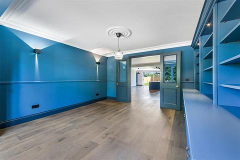30 The Oval, Banstead, SM7 2RA