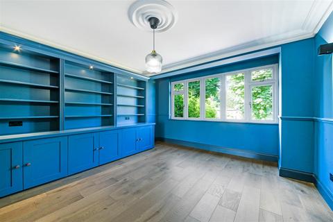 30 The Oval, Banstead, SM7 2RA