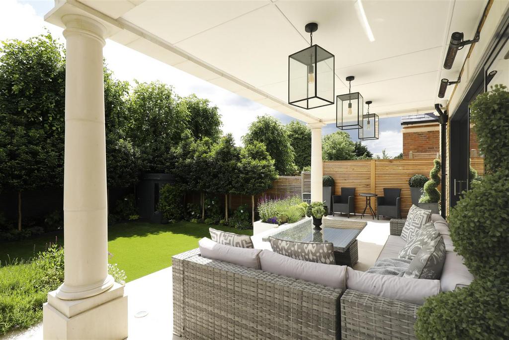 Cottenham Pk Rd 121 - Terrace Gdn.jpg