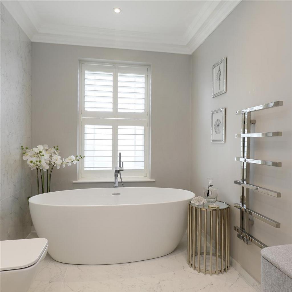 Cottenham Pk Rd 121 - M Bath detail.jpg