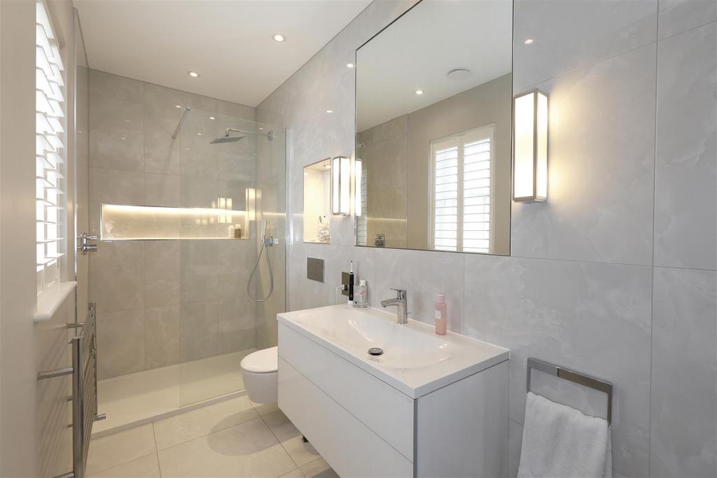 Cottenham Pk Rd 121 - Shower 4.jpg