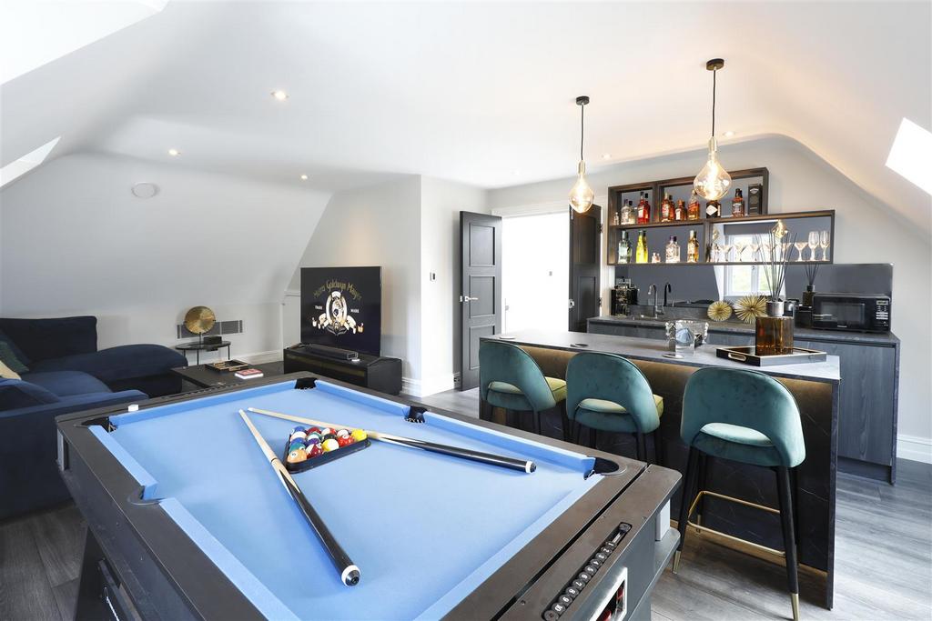 Cottenham Pk Rd 121 - Loft Family.jpg