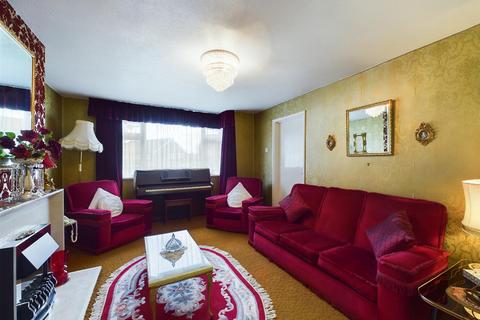 105 Arden Road, Furnace Green, Crawley, RH10 6HN