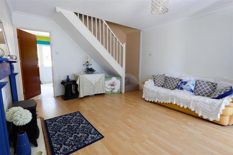 16 Spires Walk, Barry, CF63 1FJ