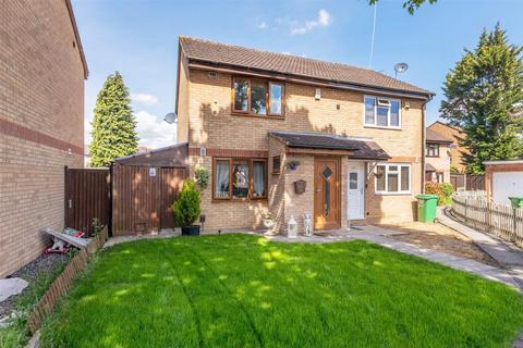 2 bedroom end of terrace house to rent, Bader Gardens, Cippenham