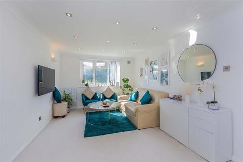 1 bedroom flat for sale, Cromer Court, Hawthorne Crescent, Slough