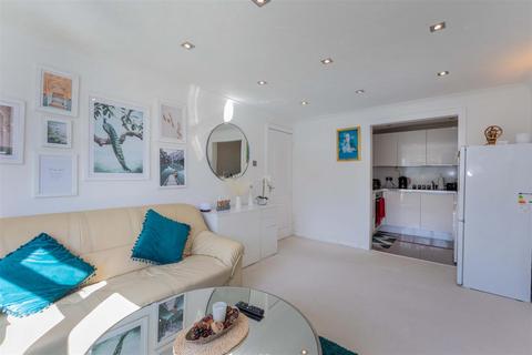 1 bedroom flat for sale, Cromer Court, Hawthorne Crescent, Slough