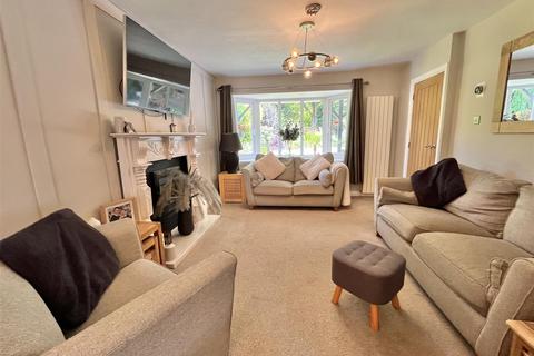 3 bedroom detached house for sale, Shropshire Drive, Glossop