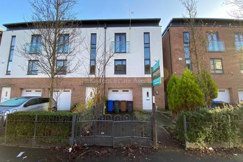 3 bedroom townhouse to rent, Alban Street, Salford