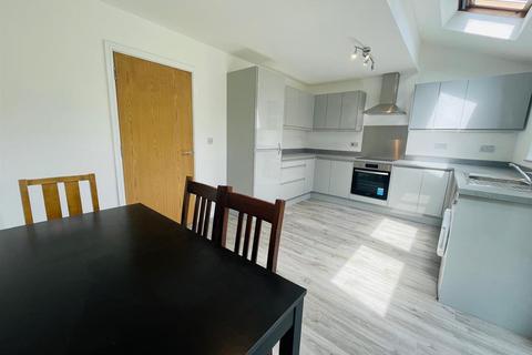 3 bedroom townhouse to rent, Alban Street, Salford