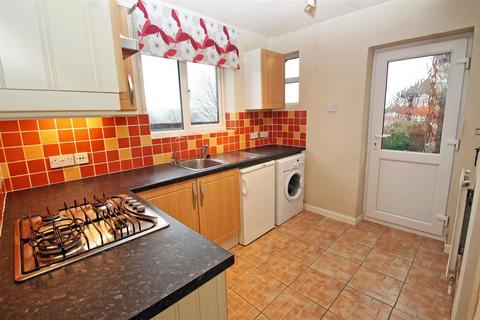 3 bedroom semi-detached house to rent, Hunt Road, High Wycombe HP13