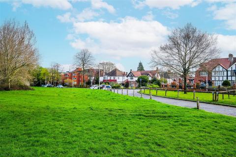 1 Wensley Avenue, Woodford Green, IG8 9HE
