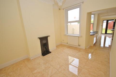 3 bedroom semi-detached house to rent, Heol Don, Whitchurch, Cardiff