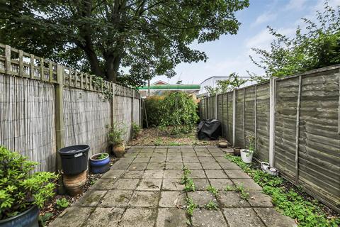 26 Stephenson Drive, Windsor, SL4 5LG