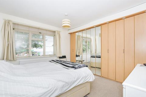 26 Stephenson Drive, Windsor, SL4 5LG
