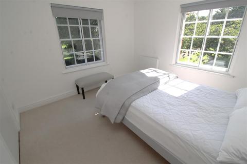 2 bedroom apartment to rent, Sudbourne Park