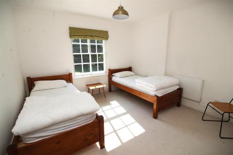 2 bedroom apartment to rent, Sudbourne Park