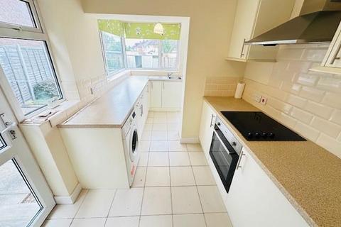 3 bedroom semi-detached house to rent, Woodacre Road, Erdington, Birmingham