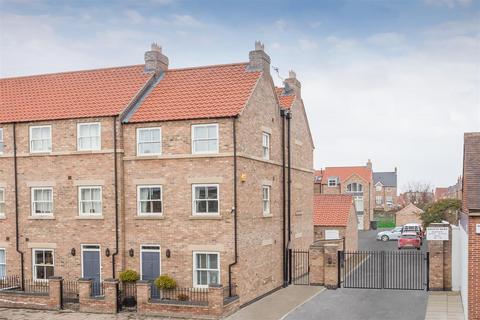 5 bedroom townhouse for sale, Pulleyn Mews, Clifton Green, York, YO30 6FE