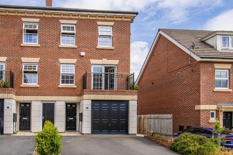 4 bedroom townhouse for sale, Hepworth Gardens, Wakefield WF1