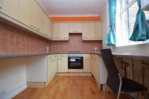 2 bedroom terraced house to rent, Trilby Street, Wakefield WF1