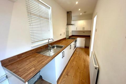 3 bedroom semi-detached house to rent, Ruskin Road, Kingsthorpe, Northampton NN2