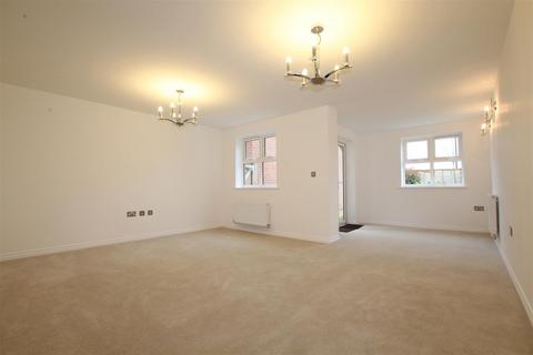 3 bedroom detached house to rent, Toynbee Road, Eastleigh