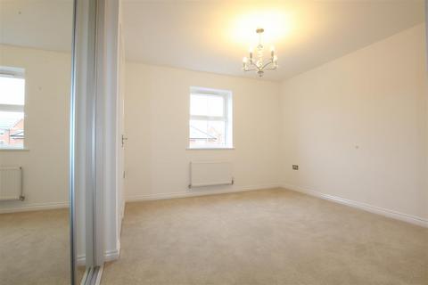 3 bedroom detached house to rent, Toynbee Road, Eastleigh