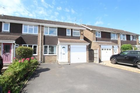 3 bedroom semi-detached house to rent, Badger Close, Bishopstoke, Eastleigh